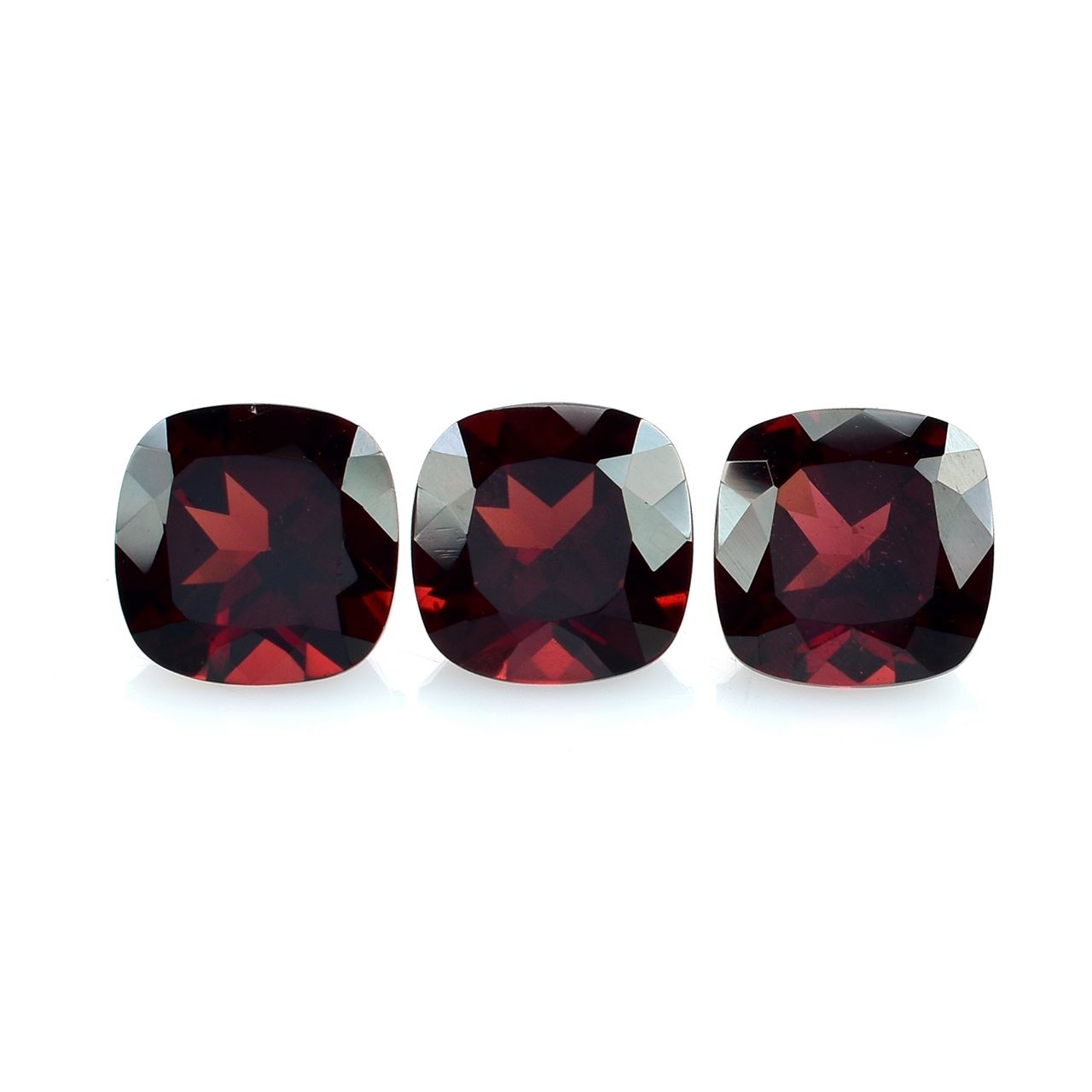 RED GARNET CUT CUSHION (OPEN RED/CLEAN) 9.00X9.00 MM 3.60 Cts.