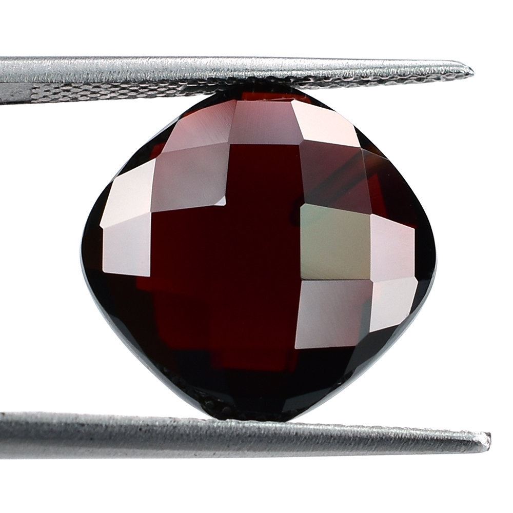 RED GARNET CHECKER CUT BRIOLETTE CUSHION (VERY DARK/CLEAN) (FILL DRILL-1.00MM) 13X13MM 10.20 Cts.