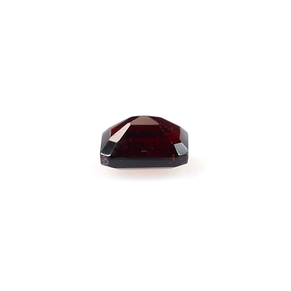 GARNET STEP CUT OCTAGON (DARK)(CLEAN) 5.00X5.00 MM 0.76 Cts.