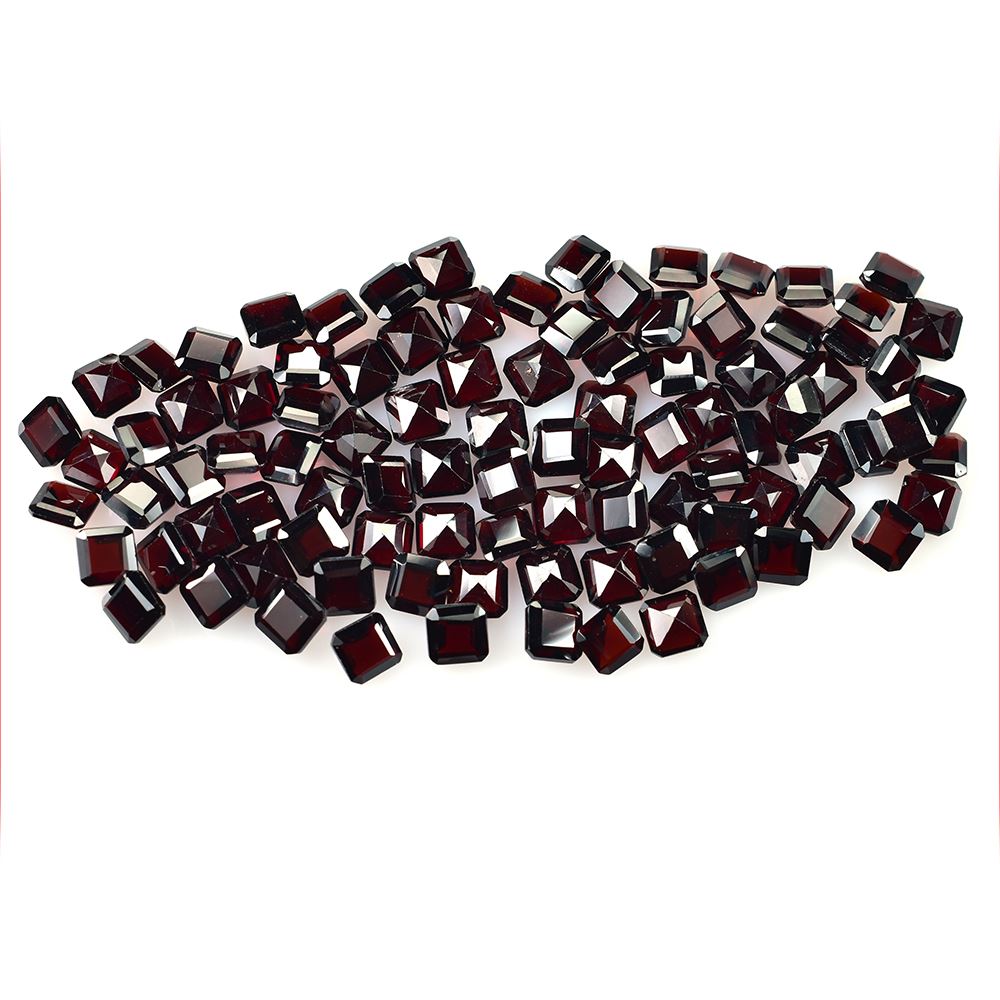 GARNET STEP CUT OCTAGON (DARK)(CLEAN) 5.00X5.00 MM 0.76 Cts.