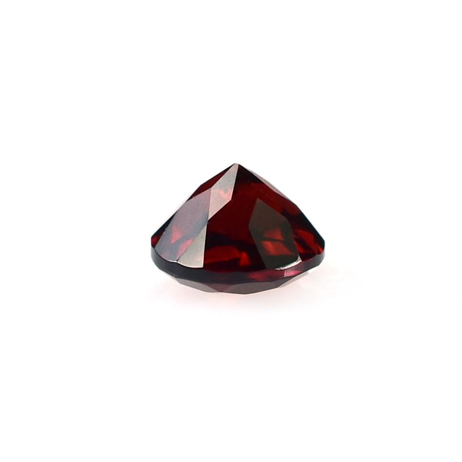 GARNET CUT ROUND (DARK RED)(CLEAN) 5.00X5.00 MM 0.71 Cts.