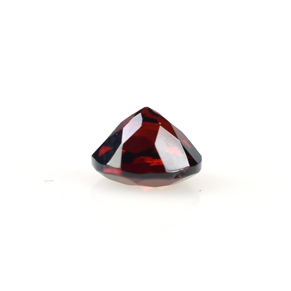 GARNET CUT ROUND (MEDIUM RED)(CLEAN) 6.00X6.00 MM 1.14 Cts.