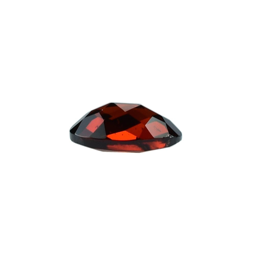 GARNET CHECKER CUT OVAL (MEDIUM RED)(SI) 7.00X5.00 MM 0.92 Cts.