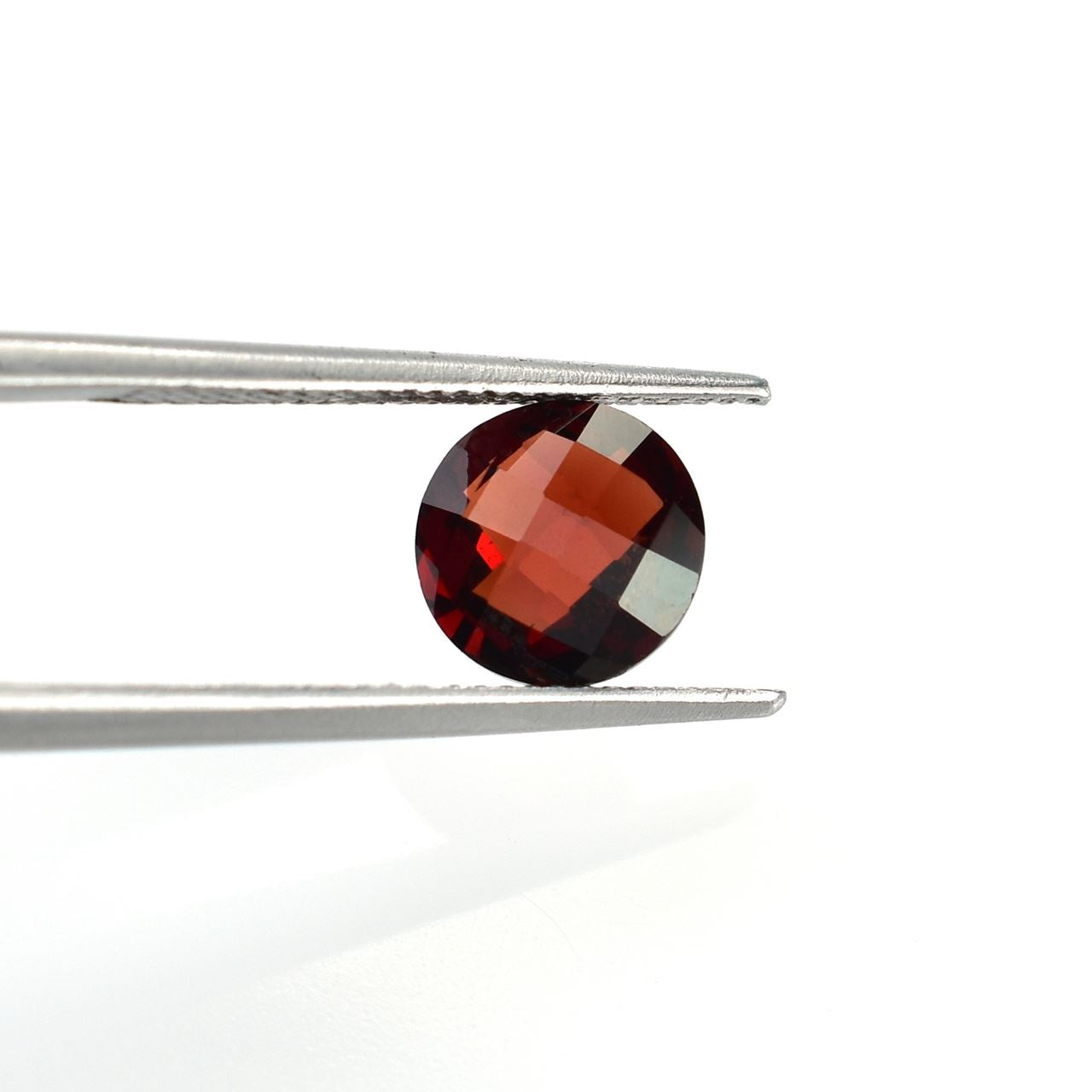 GARNET CHECKER BRIOLETTE ROUND (MEDIUM RED)(CLEAN) 8.00X8.00 MM 2.34 Cts.