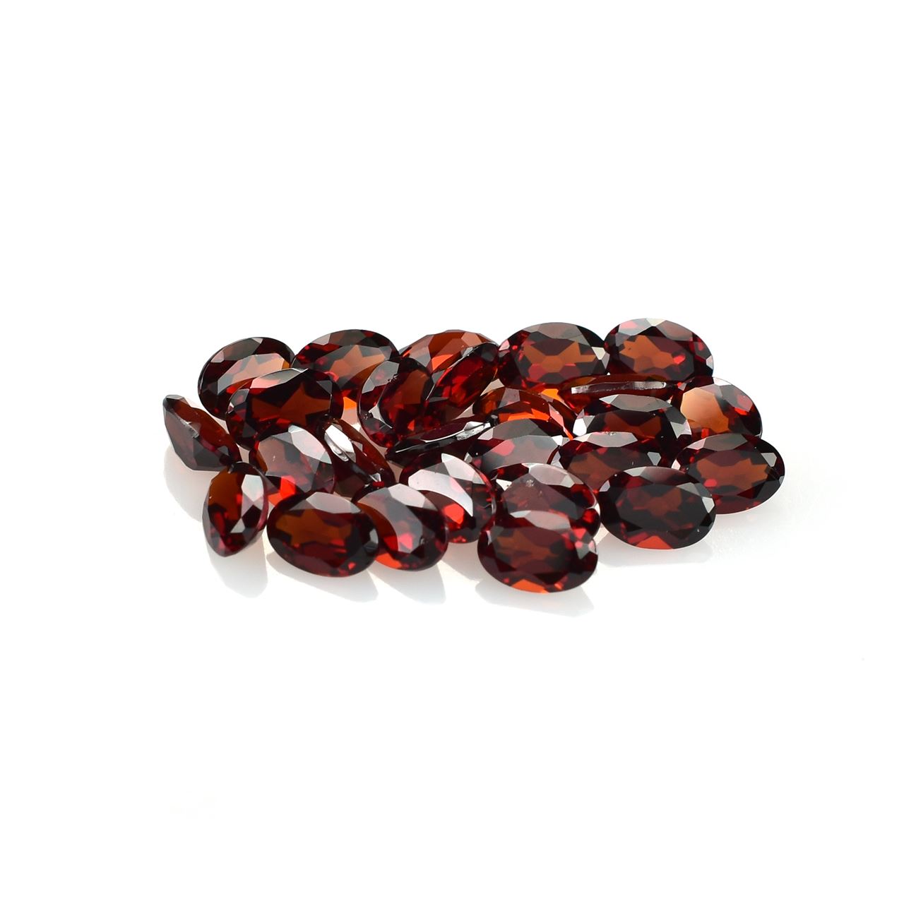 GARNET CUT OVAL (MEDIUM RED)(CLEAN) 6.00X4.00 MM 0.48 Cts.