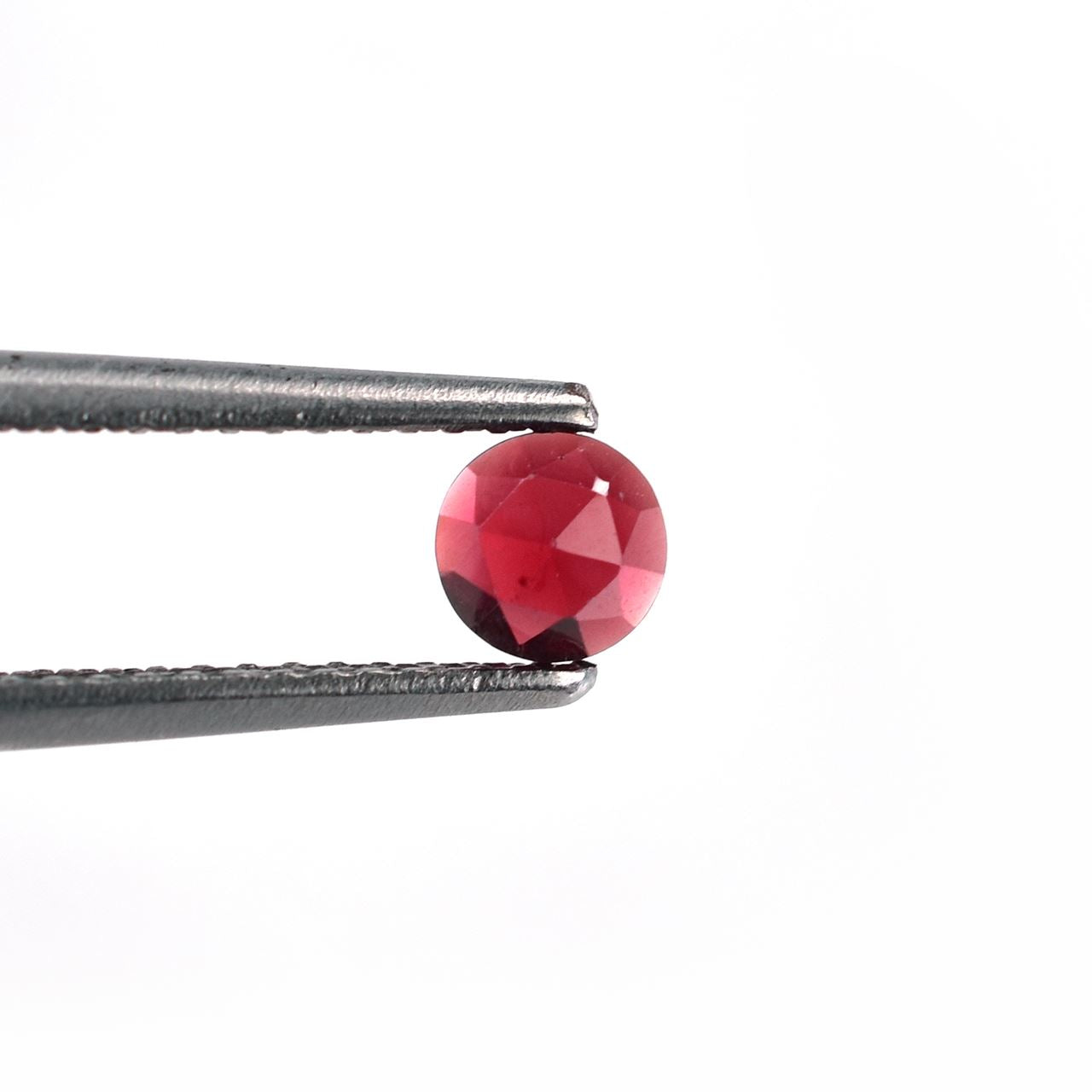 GARNET ROSE CUT ROUND CAB (MEDIUM RED)(CLEAN) 4.00X4.00 MM 0.36 Cts.