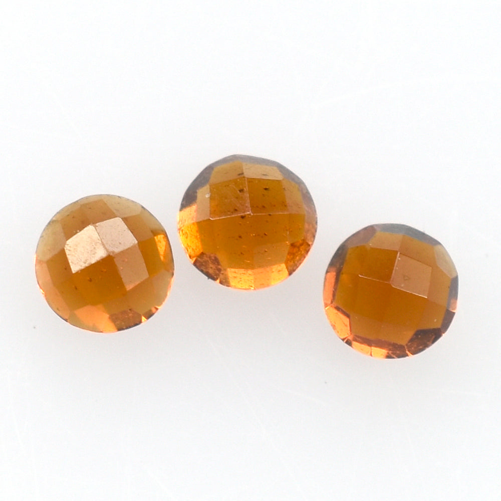 RED GARNET CHECKER ROUND CAB 2MM 0.05 Cts.