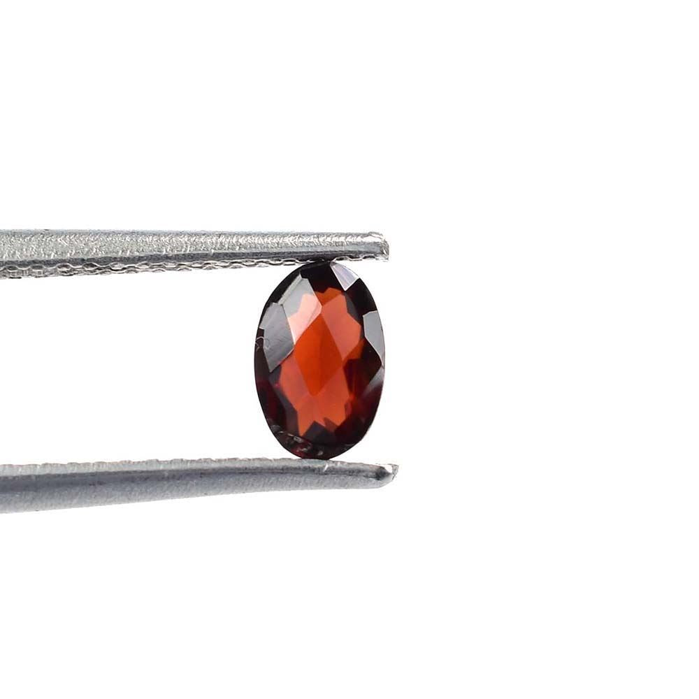 GARNET RED CHECKER CUT OVAL (DARK)(CLEAN) 6.00X4.00 MM 0.55 Cts.