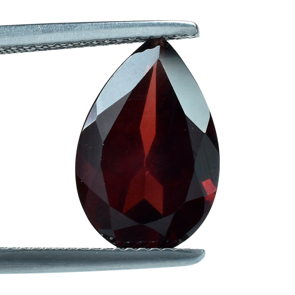 GARNET CUT PEAR (OPEN RED/CLEAN) 14.00X10.00 MM 5.12 Cts.