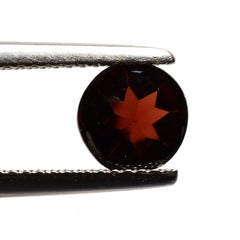 RED GARNET BUFFTOP ROUND 7MM 1.46 Cts.