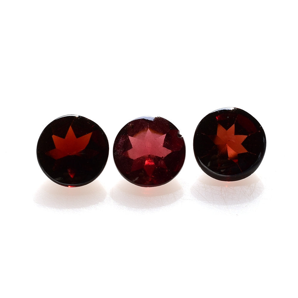 RED GARNET BUFFTOP ROUND 7MM 1.46 Cts.