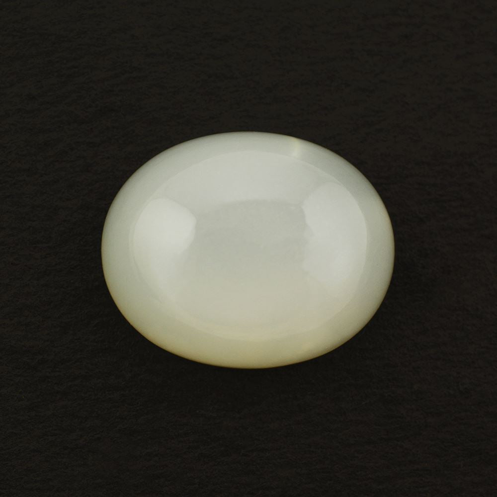 GREENISH WHITE MOONSTONE OVAL CAB 21X17MM 22.53 Cts.
