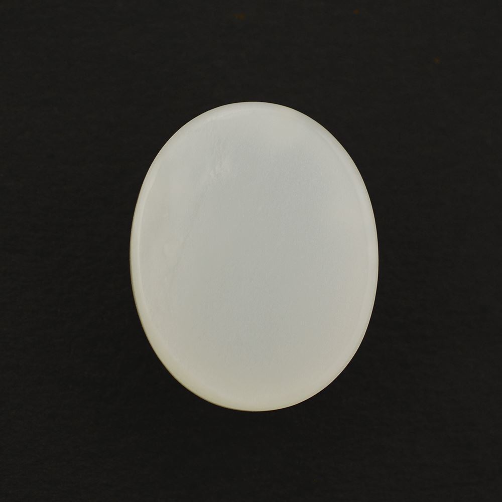 GREENISH WHITE MOONSTONE OVAL CAB 21X17MM 22.53 Cts.