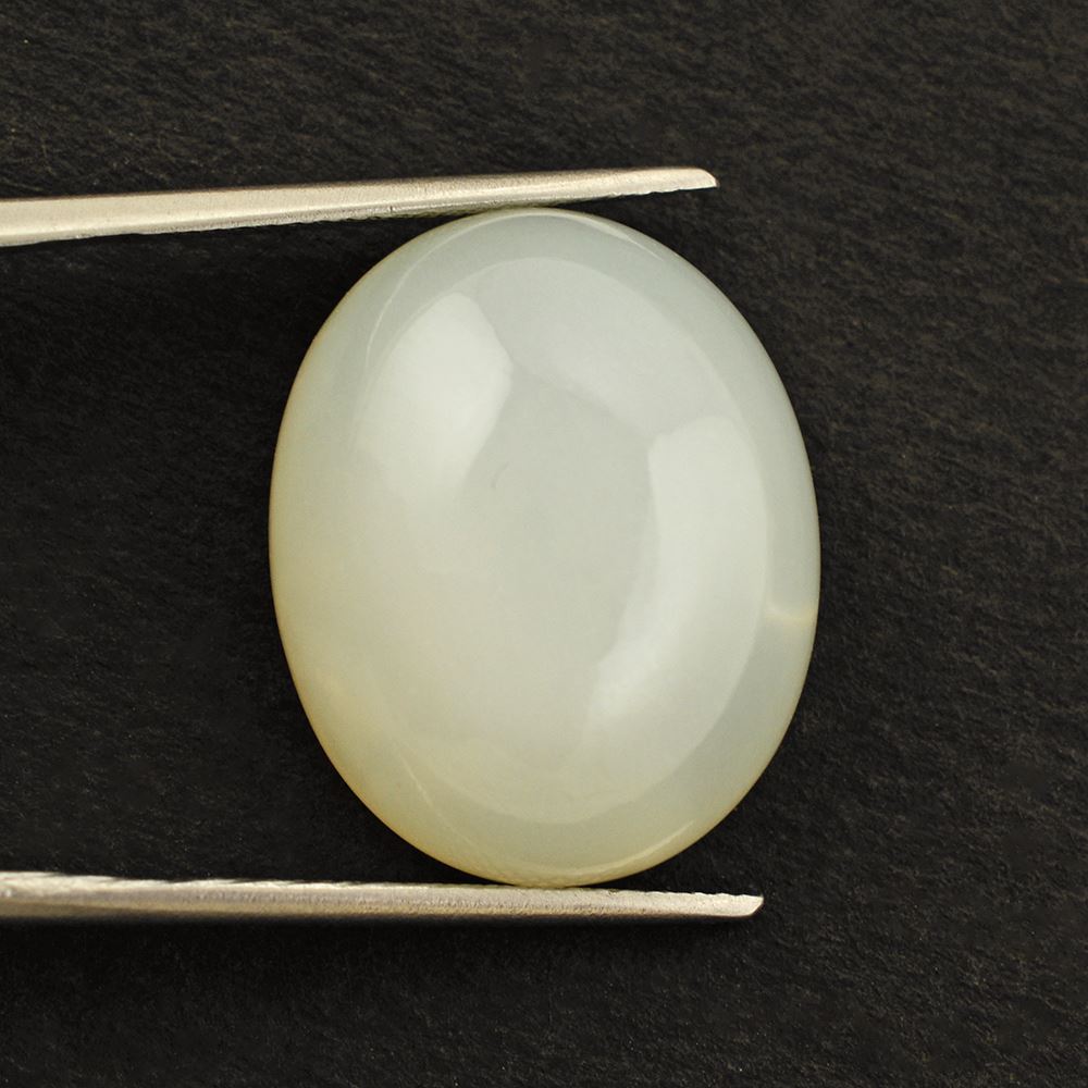 GREENISH WHITE MOONSTONE OVAL CAB 21X17MM 22.53 Cts.