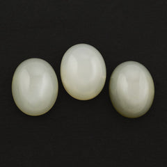 GREENISH WHITE MOONSTONE OVAL CAB 21X17MM 22.53 Cts.