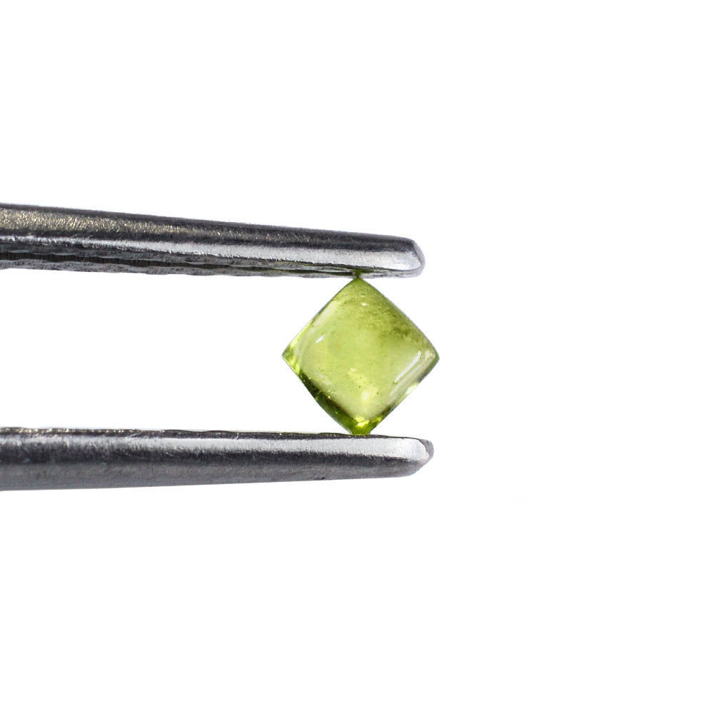 MILKY IDOCRASE SQUARE CAB 3MM 0.20 Cts.