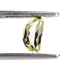 LEMON QUARTZ CUT HALF MOON (GREEN GOLD) 8X4MM 0.69 Cts.