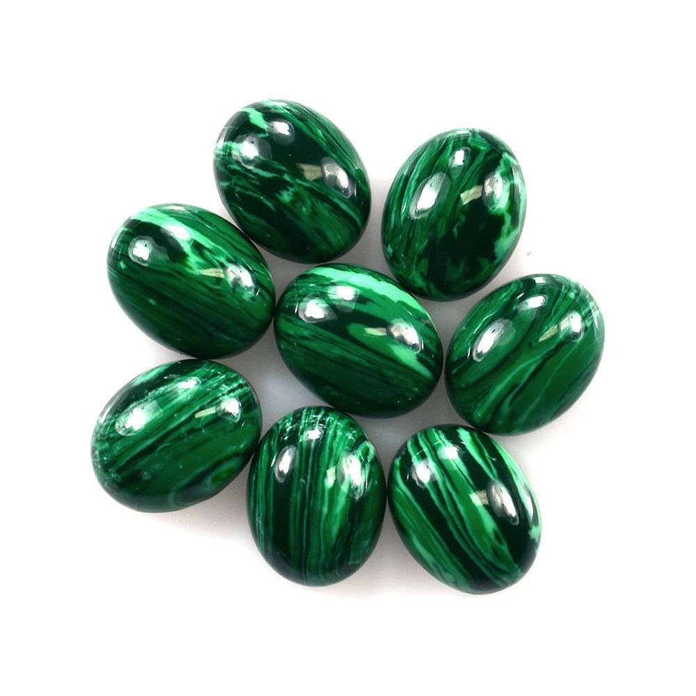 PASTA MALACHITE PLAIN OVAL CAB 9X7MM 1.42 Cts.