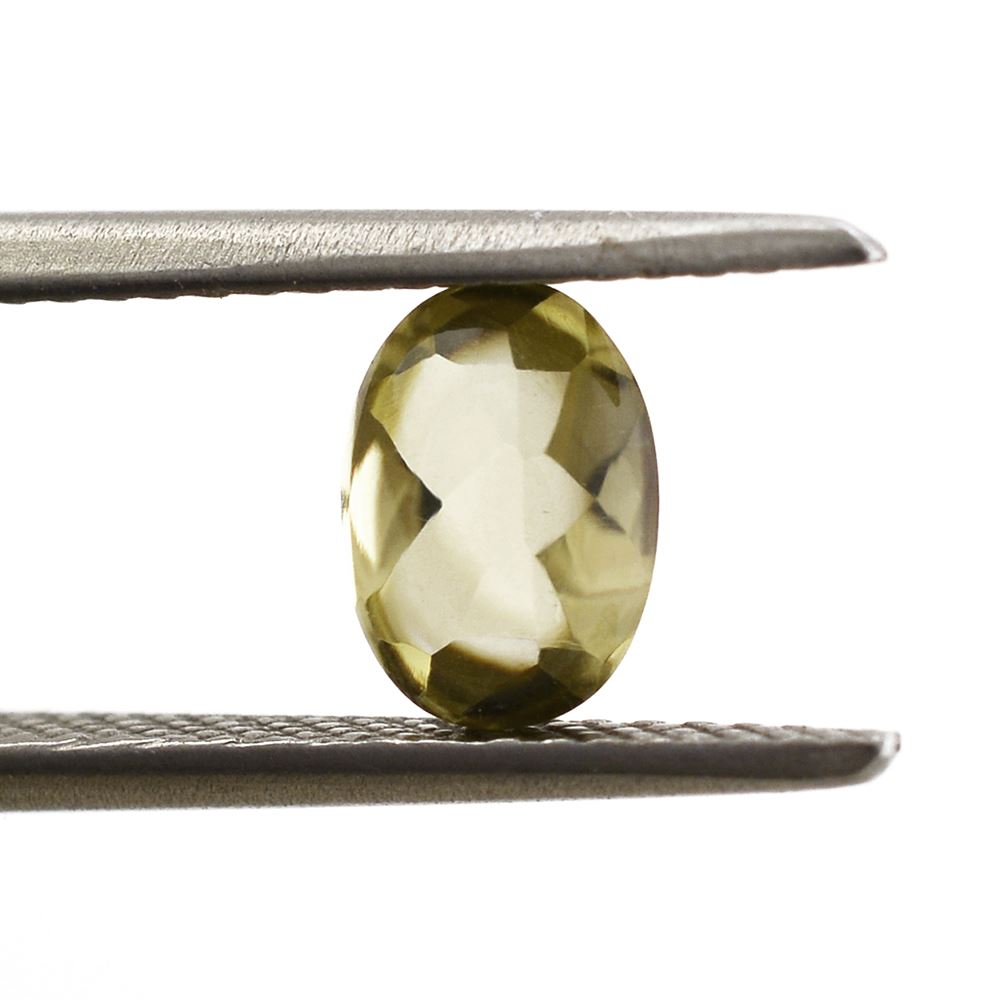 OLIVE QUARTZ BUFFTOP OVAL 7X5MM 0.82 Cts.