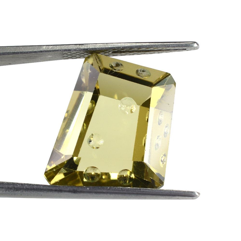OLIVE QUARTZ CHEESE CUT (DES#59) 18.50X16X15.50X13MM 15.72 Cts.