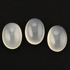 OFF WHITE CALCITE OVAL CAB 20X15MM 21.15 Cts.