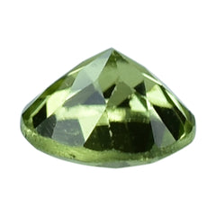 PERIDOT CUT (GREEN/CLEAN) ROUND 5.00X5.00 MM 0.52 Cts.