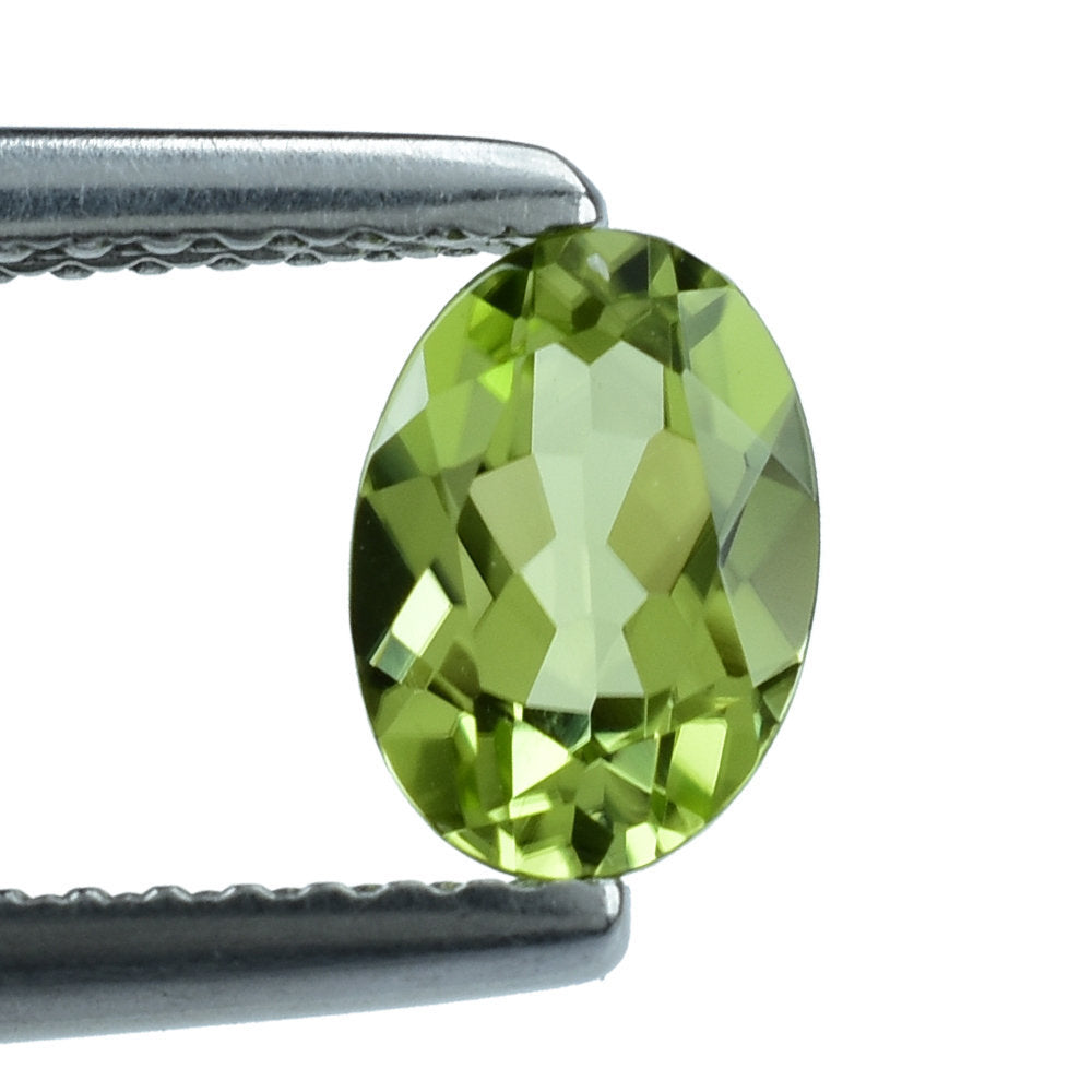 PERIDOT CUT (GREEN/CLEAN) OVAL 7.00X5.00 MM 0.76 Cts.