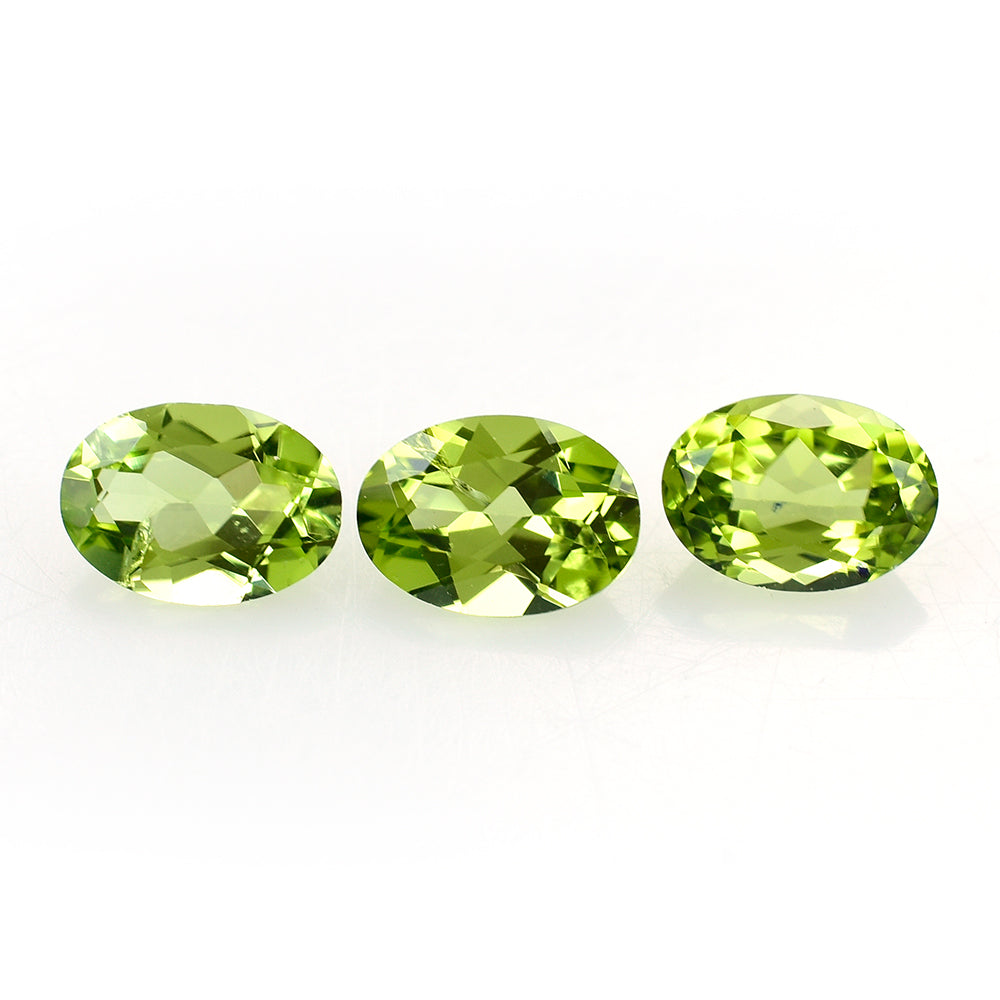 PERIDOT CUT OVAL (GREEN COLOR\SI) 7.00X5.00 MM 0.75 Cts.