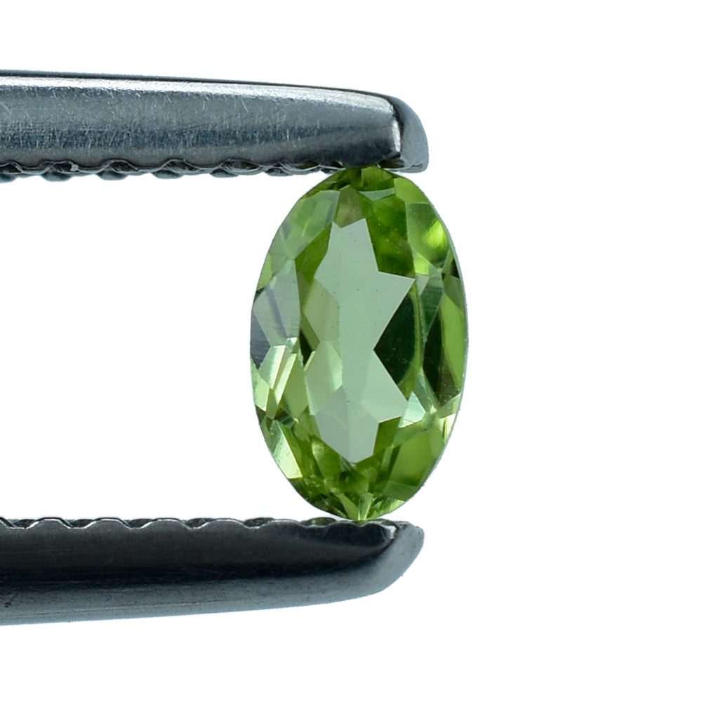 PERIDOT CUT (GREEN/CLEAN) OVAL 5.00X3.00 MM 0.23 Cts.