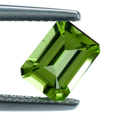 PERIDOT STEP CUT OCTOGON (GREEN COLOR\CLEAN) 8.00X6.00 MM 1.55 Cts.