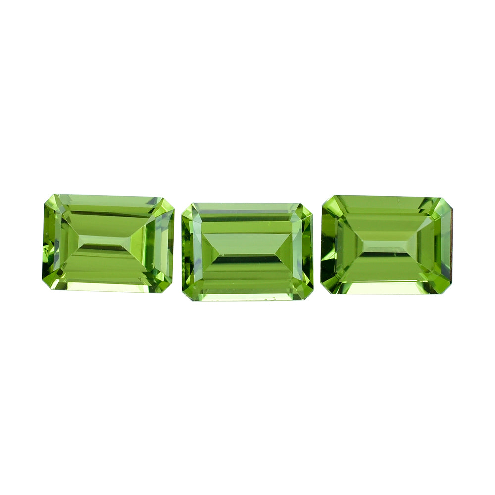 PERIDOT STEP CUT OCTOGON (GREEN COLOR\CLEAN) 8.00X6.00 MM 1.55 Cts.