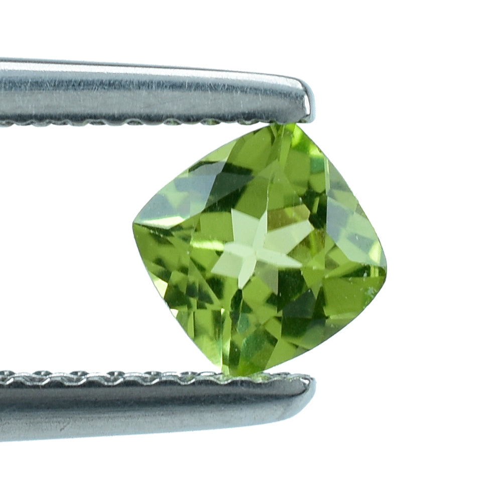 PERIDOT CUT (GREEN/CLEAN) CUSHION 5.00X5.00 MM 0.58 Cts.