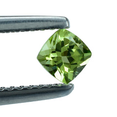 PERIDOT CUT CUSHION (GREEN COLOR\CLEAN) 4.00X4.00 MM 0.35 Cts.