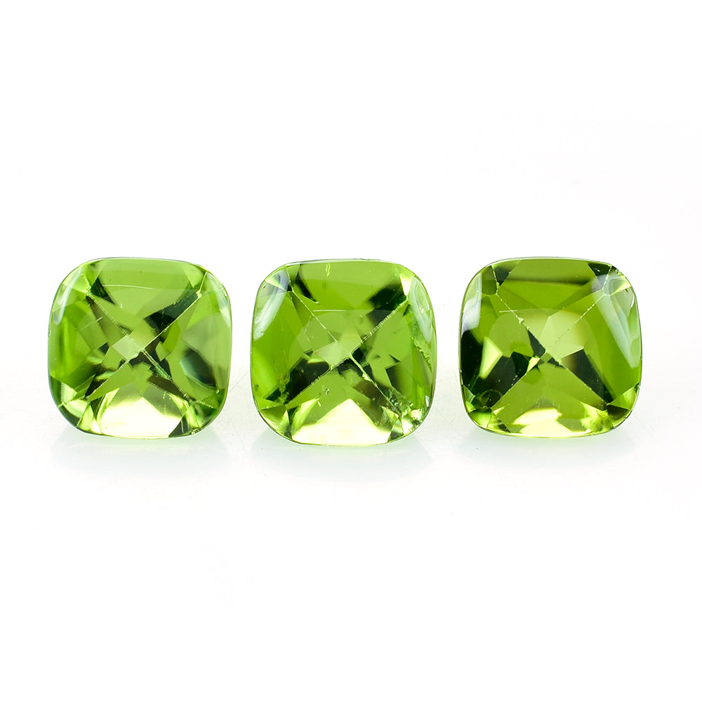 PERIDOT BUFF TOP (GREEN/CLEAN) CUSHION 9.00X9.00 MM 3.21 Cts.