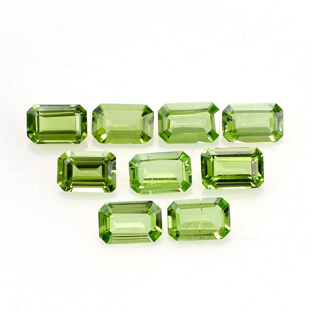 PERIDOT STEP CUT OCTOGON (GREEN COLOR\CLEAN) 6.00X4.00 MM 0.55 Cts.