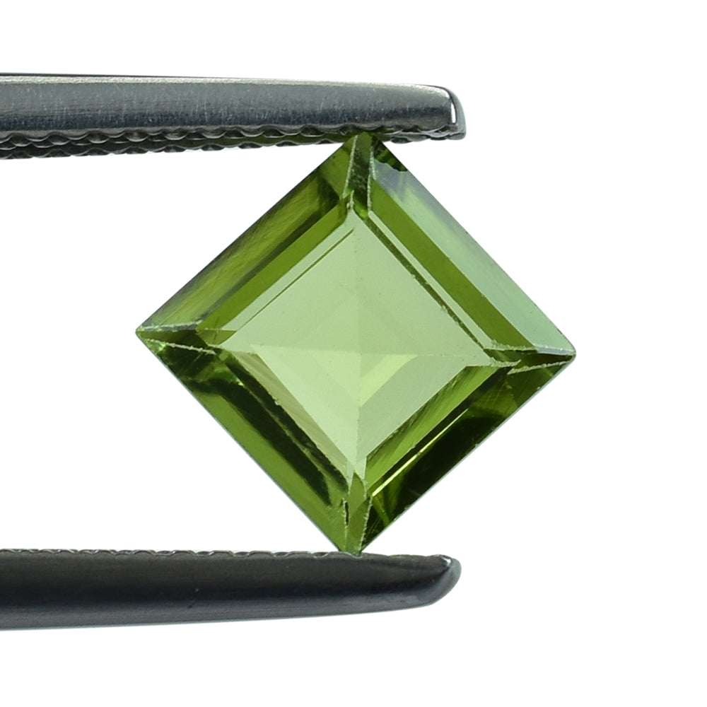 PERIDOT CUT SQUARE (TOP) 7MM 1.64 Cts.