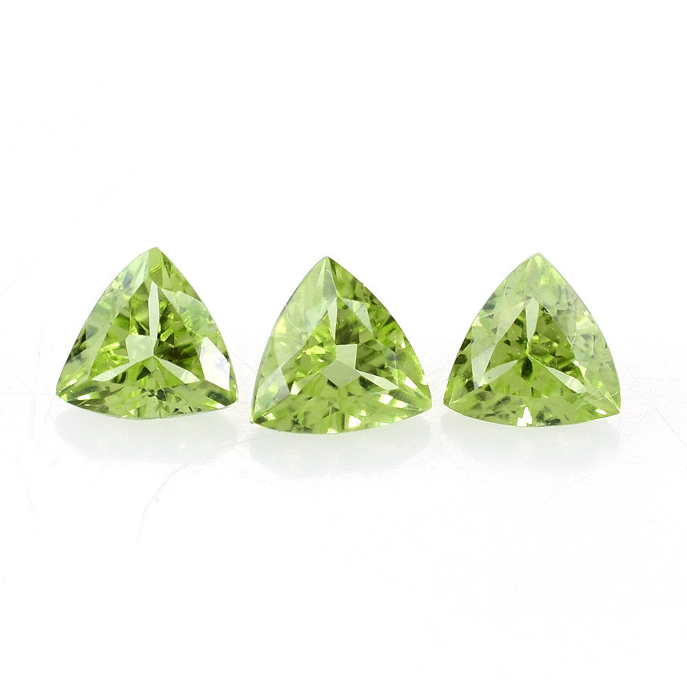 PERIDOT CUT (GREEN/CLEAN) TRILLIAN 4.00X4.00 MM 0.24 Cts.