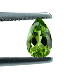 PERIDOT CUT (GREEN/CLEAN) PEAR 8.00X5.00 MM 0.80 Cts.