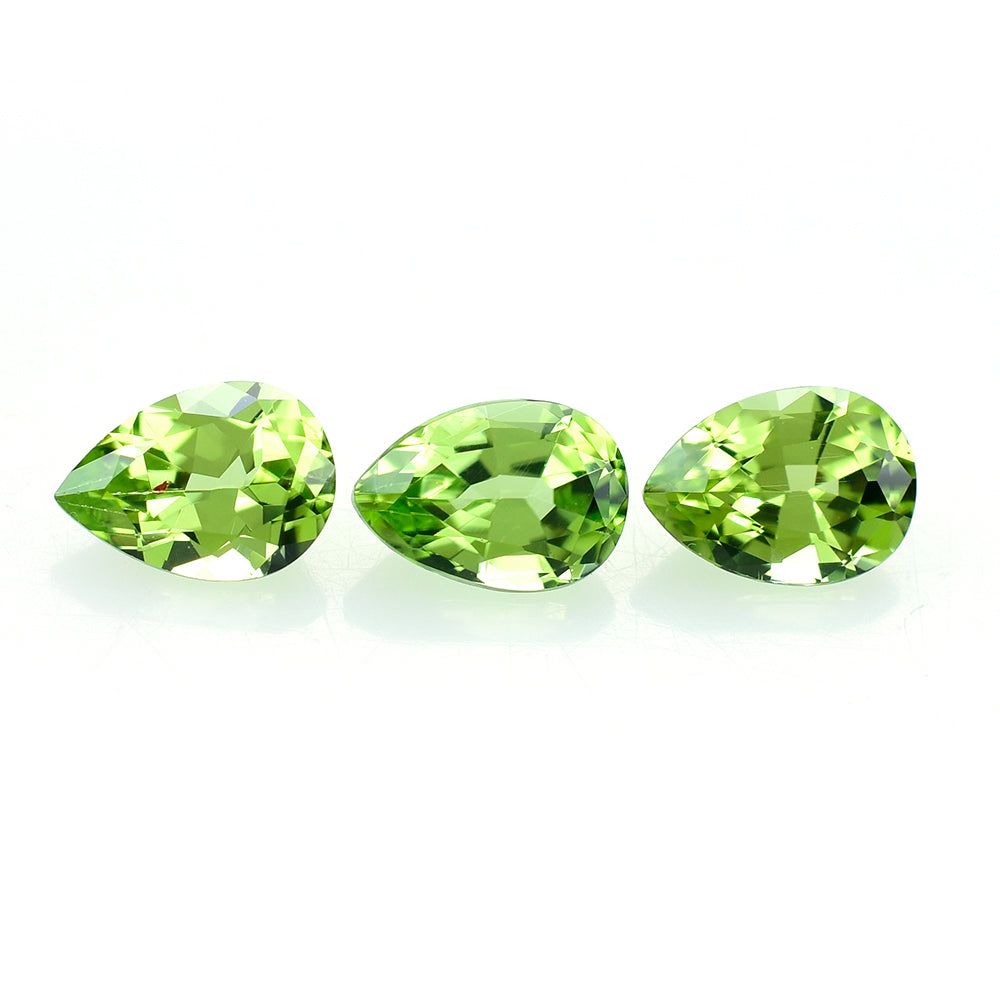 PERIDOT STEP CUT (GREEN/CLEAN) PEAR 7.00X5.00 MM 0.76 Cts.