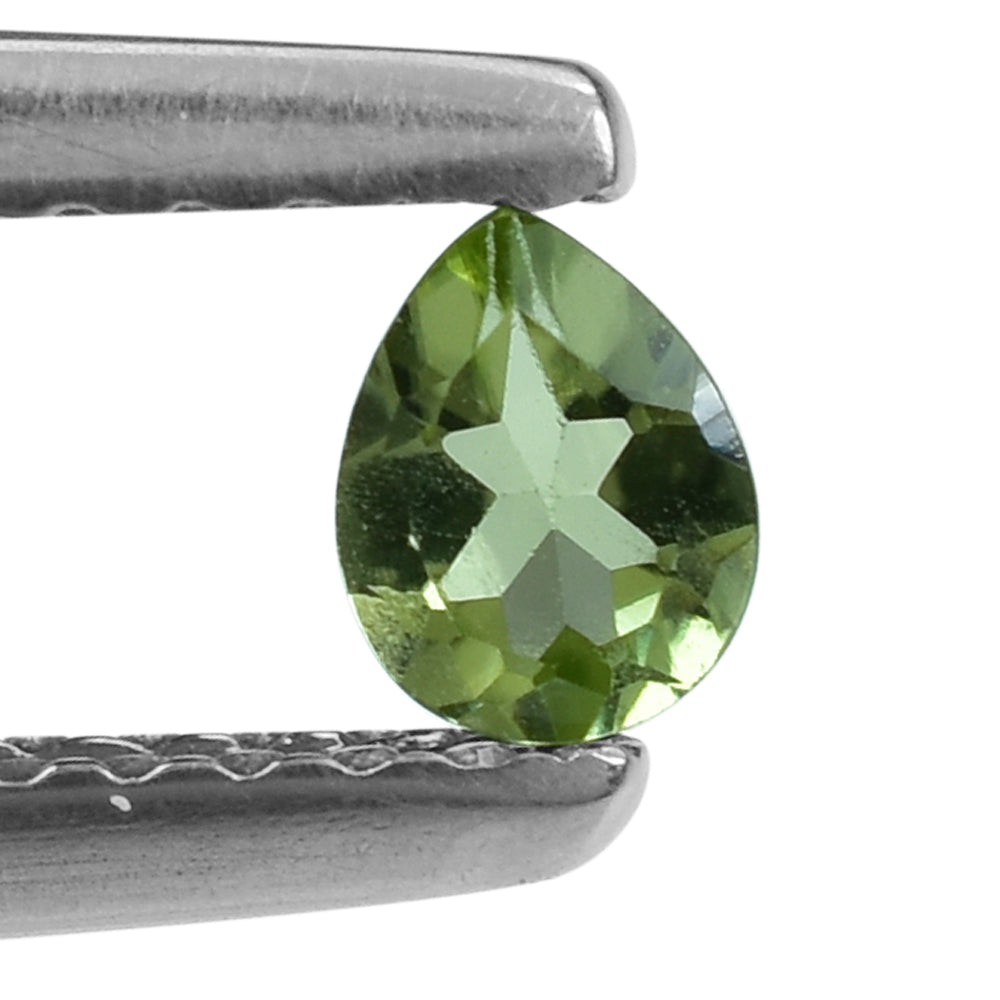 PERIDOT CUT PEAR 4X3MM (SI) 0.17 Cts.