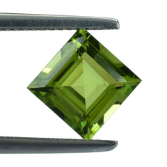 PERIDOT CUT SQUARE (SI) 8.00MM 2.90 Cts.