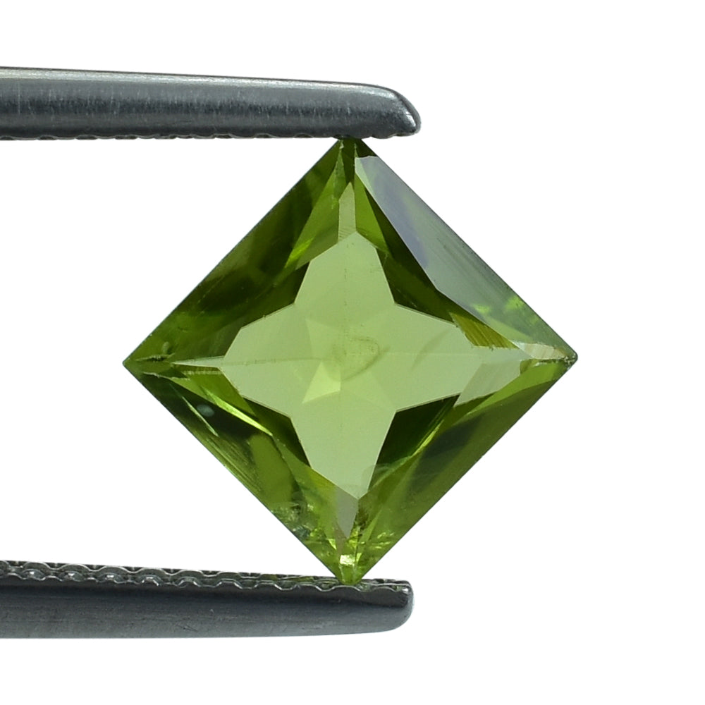 PERIDOT PRINCESS CUT SQUARE (CLEAN) 7.00MM 1.68 Cts.