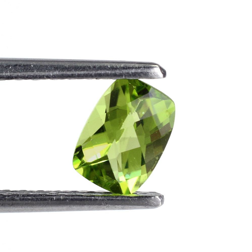 PERIDOT CHECKER CUT CUSHION (1ST) 7X5MM 0.98 Cts.