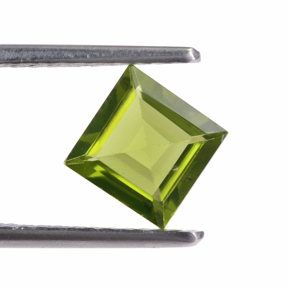 PERIDOT CUT SQUARE (SI) 7MM 1.70 Cts.
