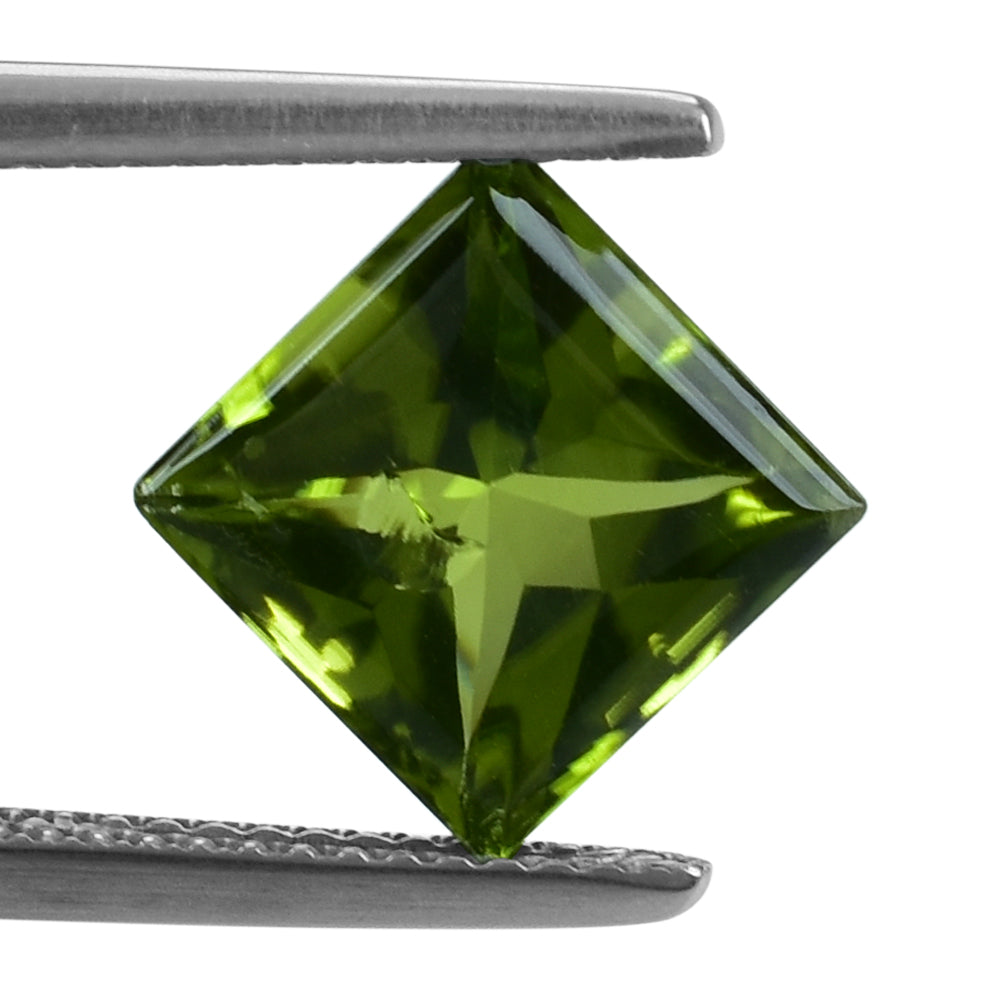 PERIDOT BUFFTOP PRINCESS CUT SQUARE 9MM 3.63 Cts.