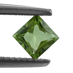 PERIDOT PRINCESS CUT SQUARE (SI) 5MM 0.64 Cts.