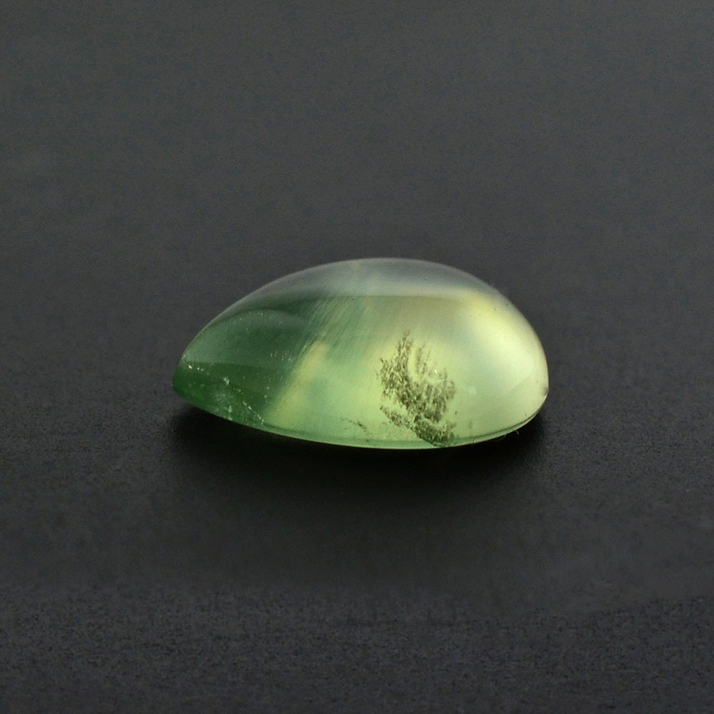 PREHNITE PEAR CAB 9X7MM 1.65 Cts.