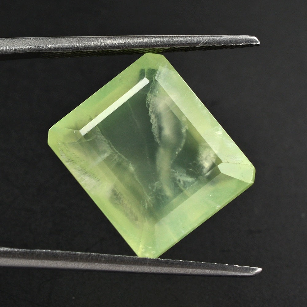PREHNITE CUT OCTAGON 14X12MM 9.68 Cts.