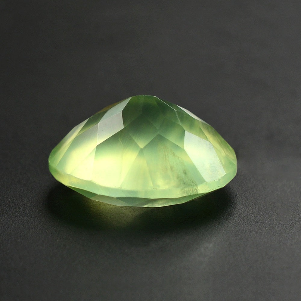 PREHNITE CUT OVAL 14X12MM 7.67 Cts.