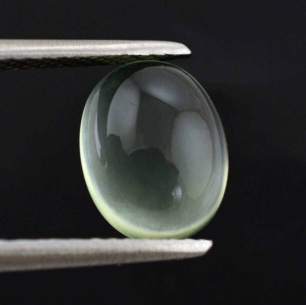 PREHNITE OVAL CAB 9X7MM 1.86 Cts.
